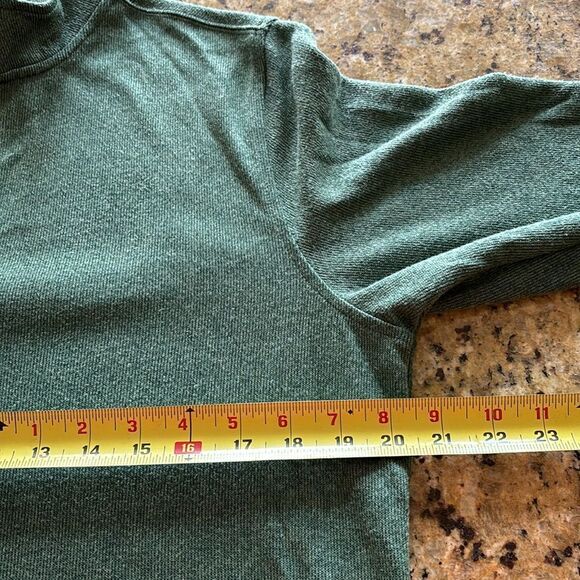 Rhone Commuter Quarter Zip Green st Patrick’s Day Sweater Mens Size Medium - Picture 7 of 10